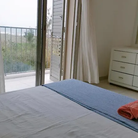 Lighthouse Beachfront Luxury Townhouse Apartament Pafos